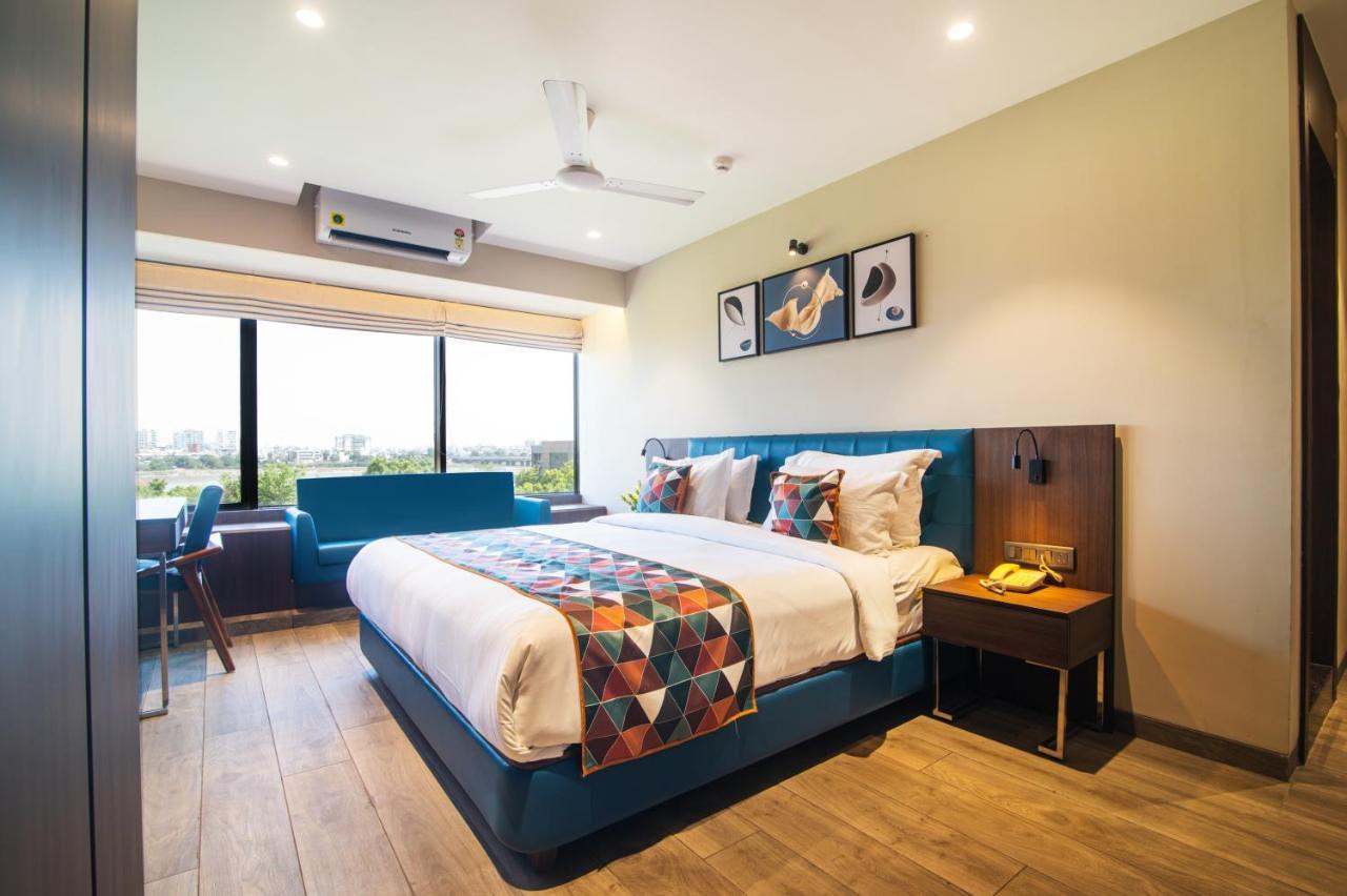 Hotel Sadbhav Villa Surat Luaran gambar