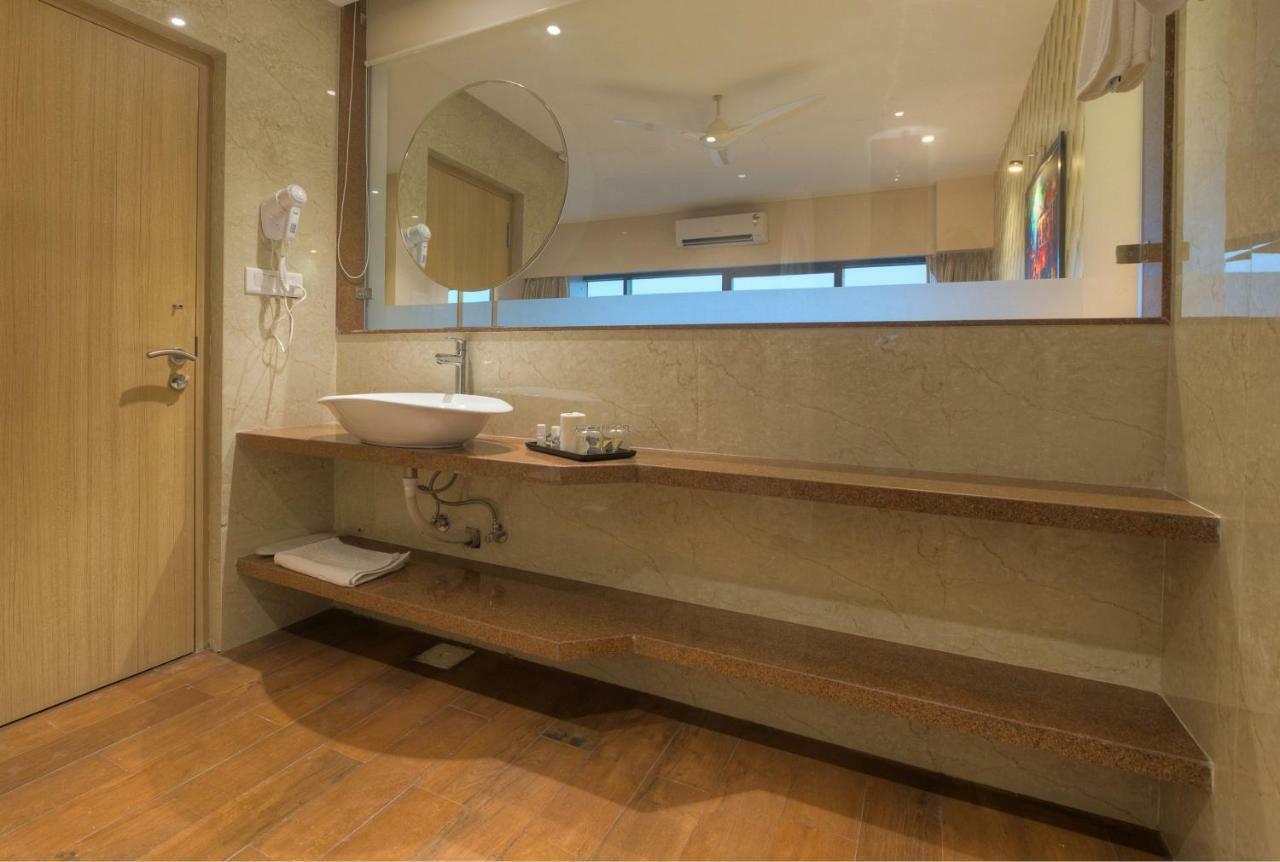 Hotel Sadbhav Villa Surat Luaran gambar